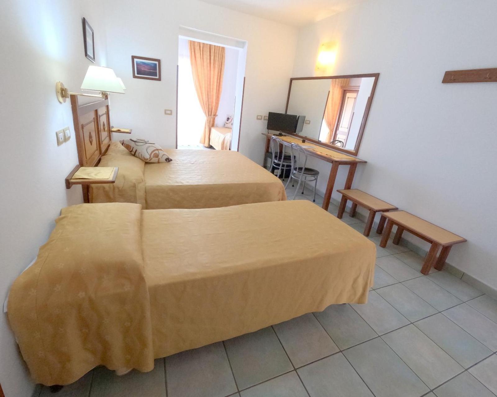 Hotel La Playa Cala Gonone Extérieur photo